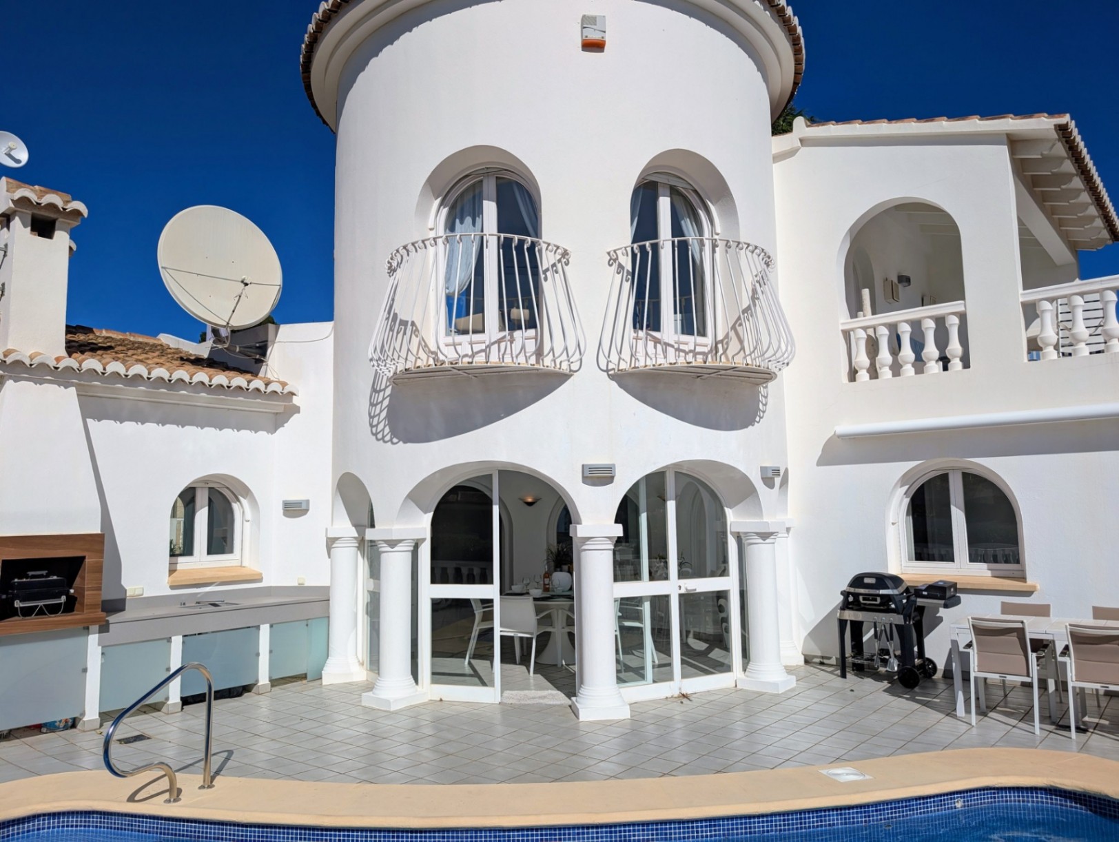 Preciosa villa con piscina en venta en Moraira