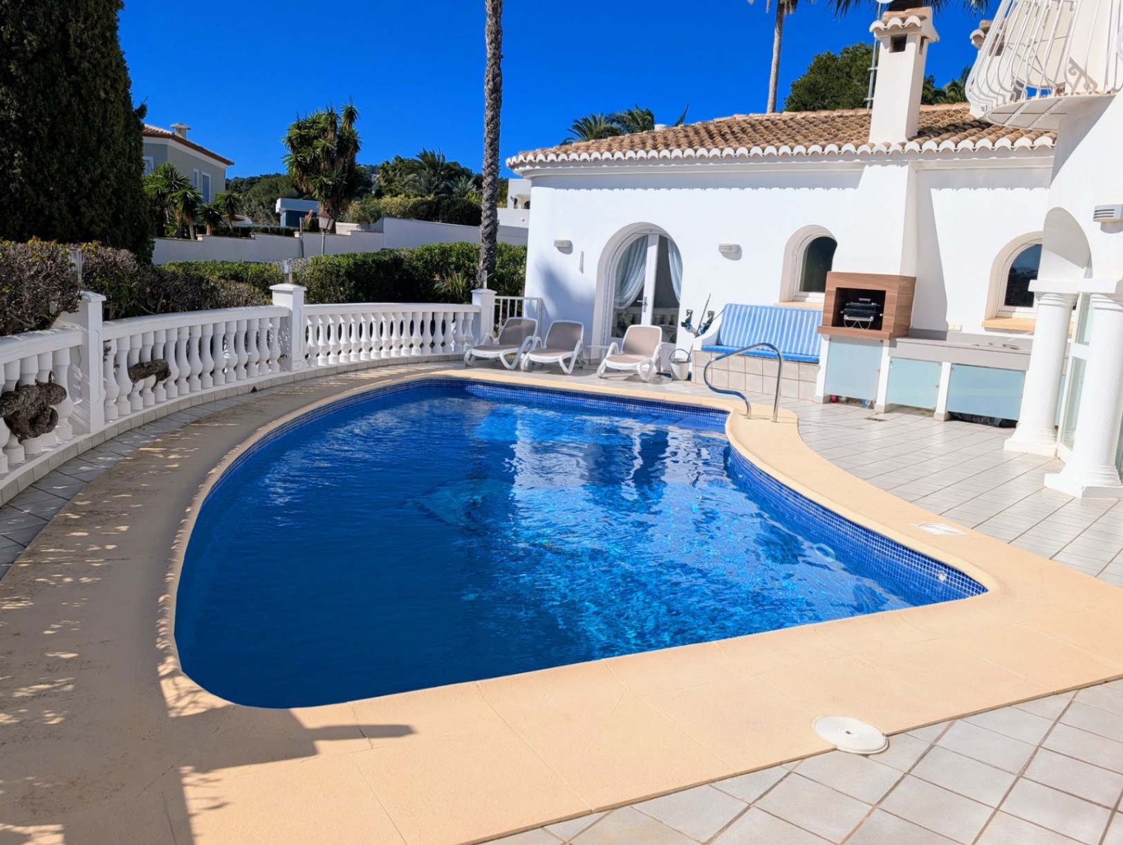 Preciosa villa con piscina en venta en Moraira