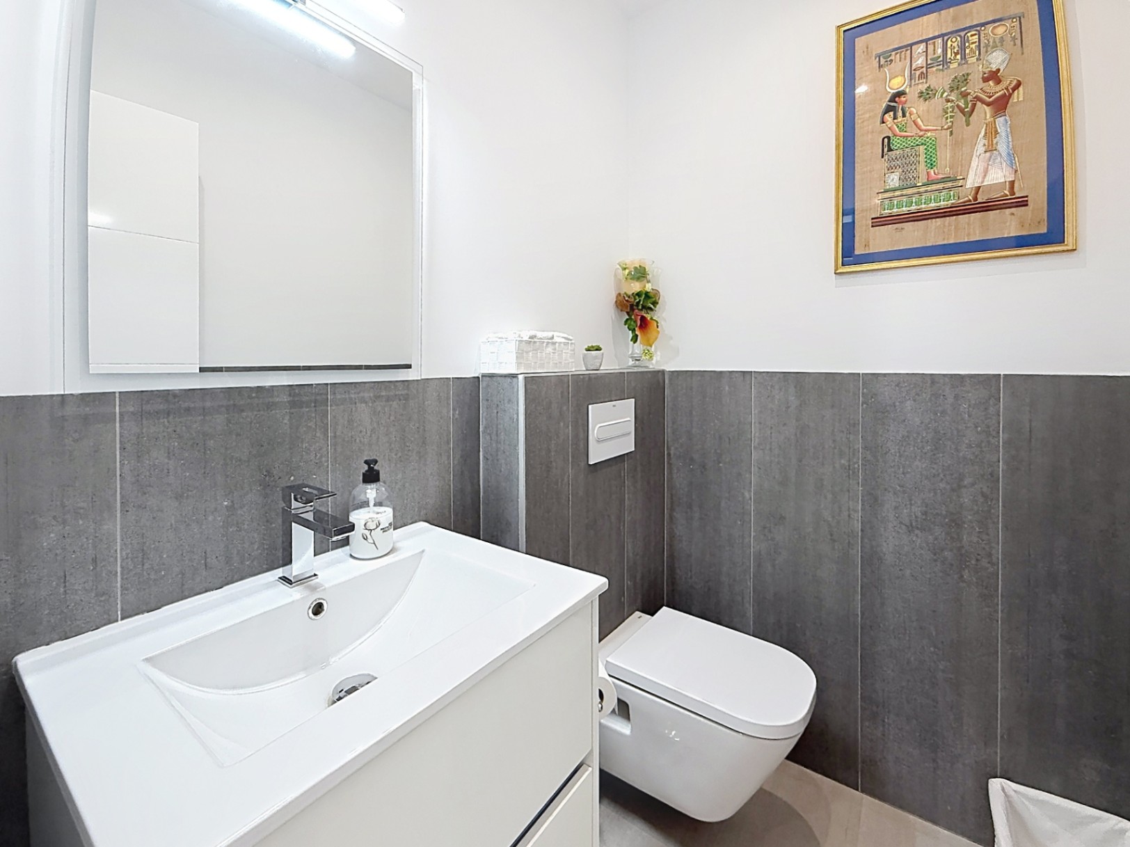 Su hogar mediterráneo de ensueño le espera con 3 habitaciones y 4 baños con vistas abierta y al mar 