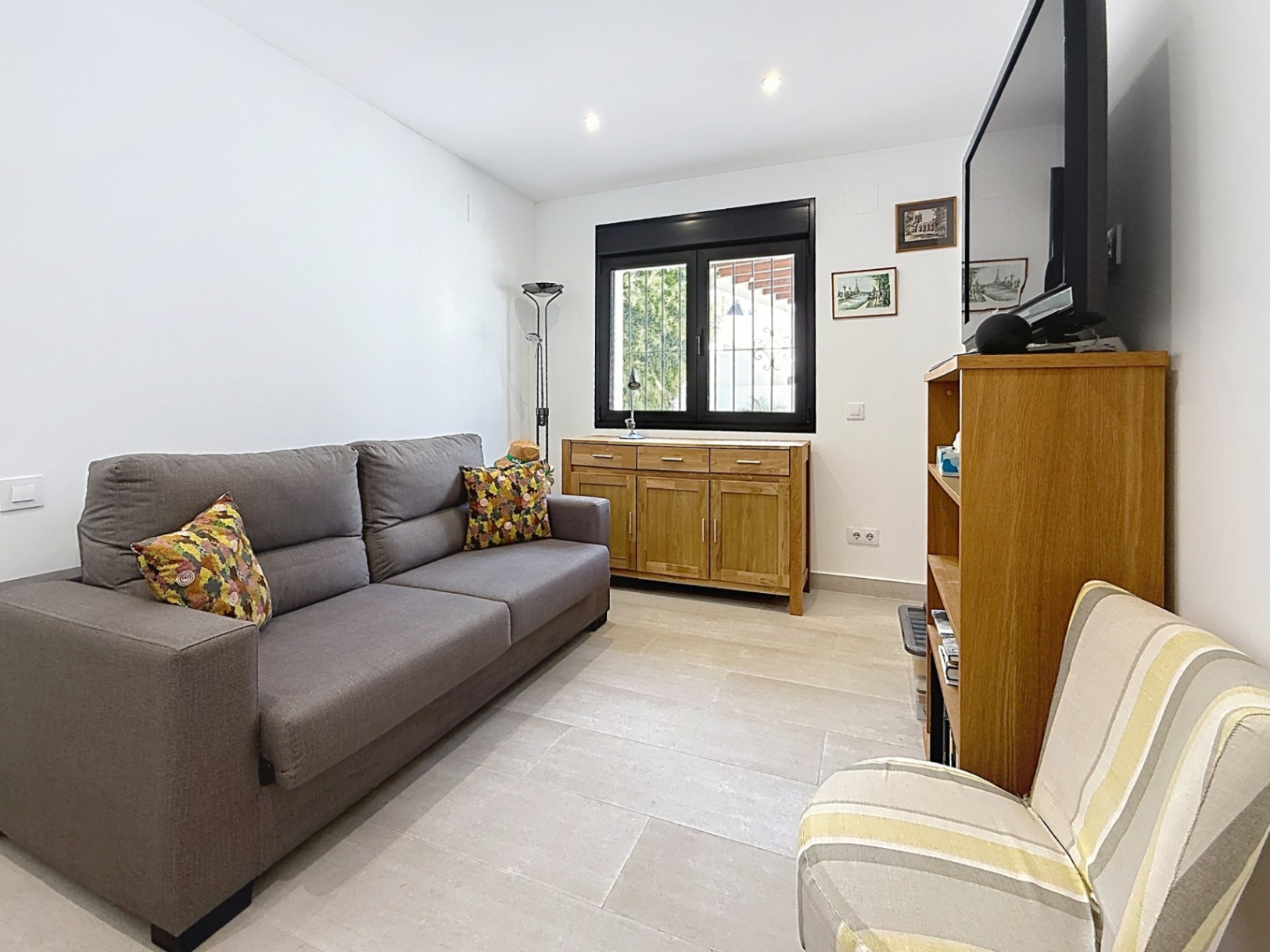 Su hogar mediterráneo de ensueño le espera con 3 habitaciones y 4 baños con vistas abierta y al mar 