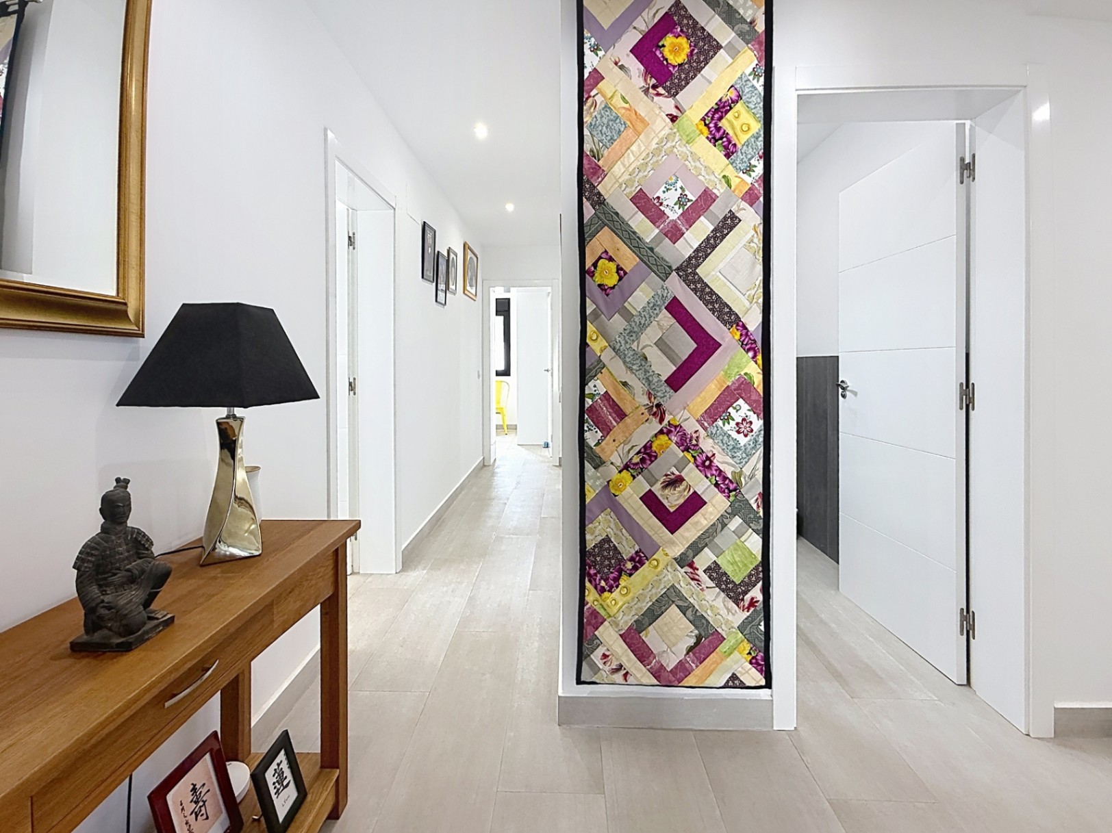 Su hogar mediterráneo de ensueño le espera con 3 habitaciones y 4 baños con vistas abierta y al mar 