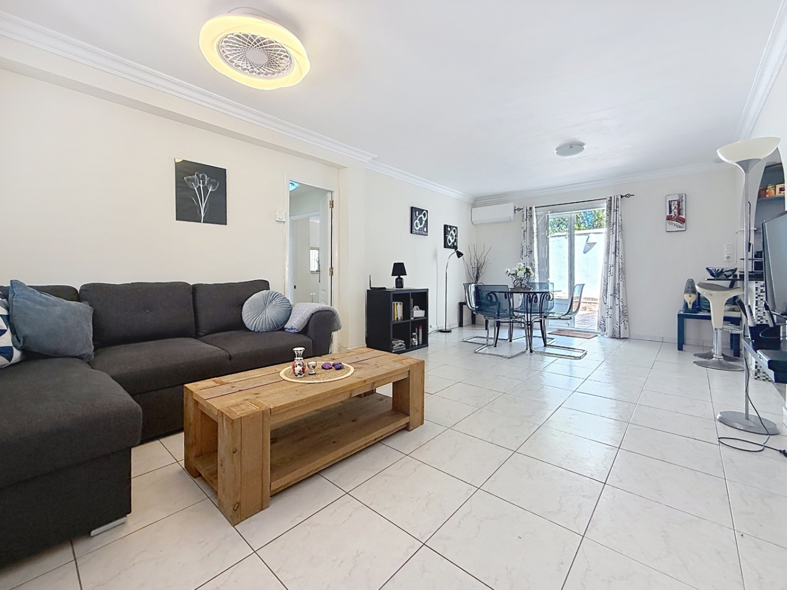 Villa de 4 dormitorios reformada con piscina privada y cocina exterior, Moraira