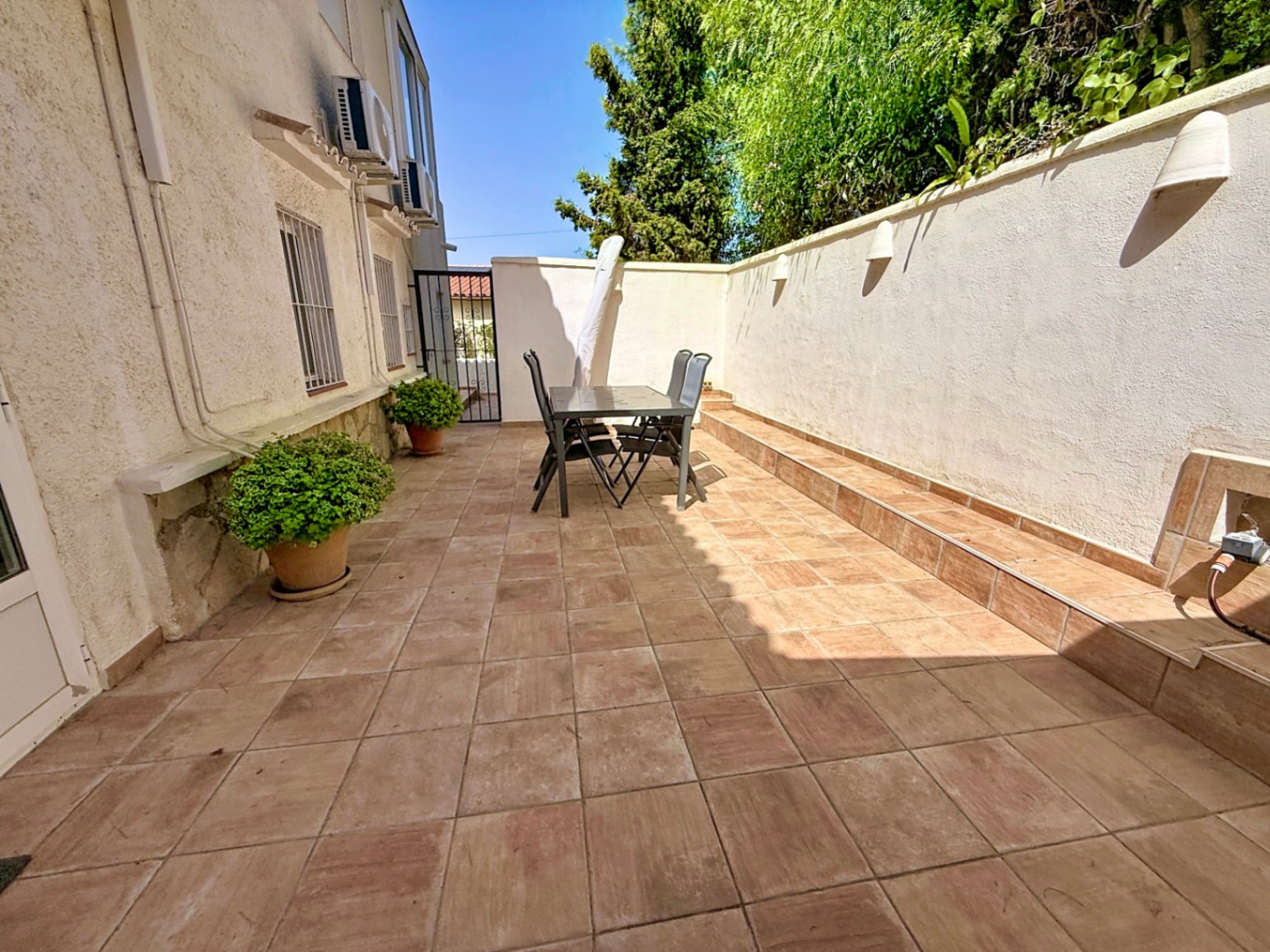 Villa de 4 dormitorios reformada con piscina privada y cocina exterior, Moraira