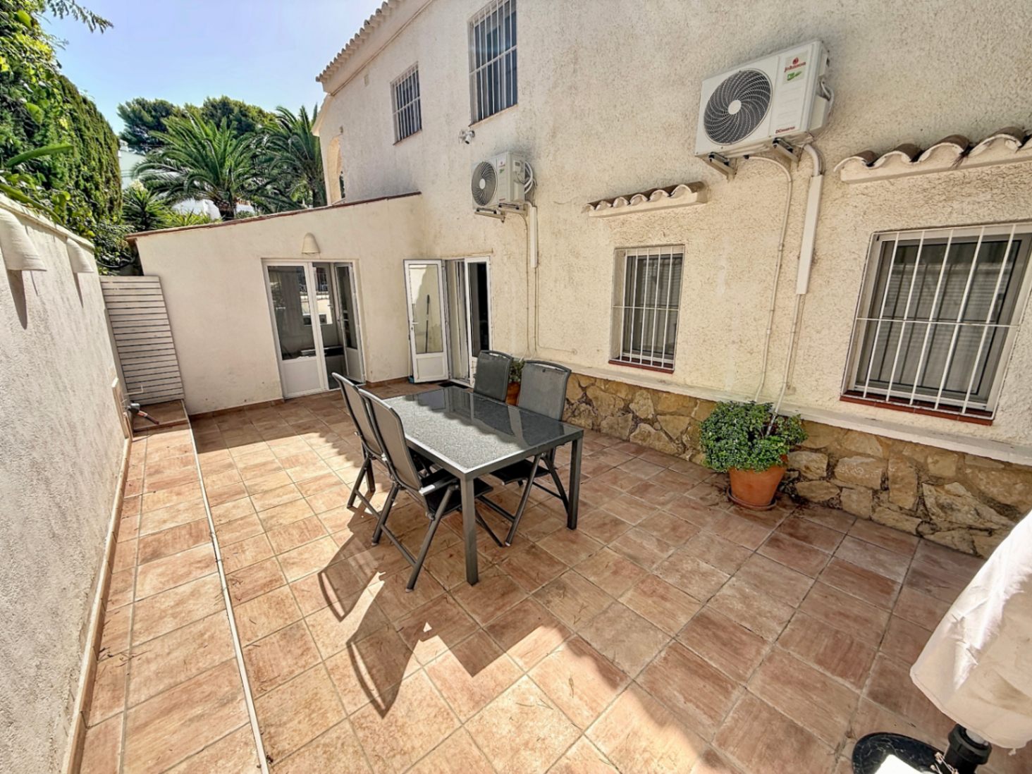 Villa de 4 dormitorios reformada con piscina privada y cocina exterior, Moraira
