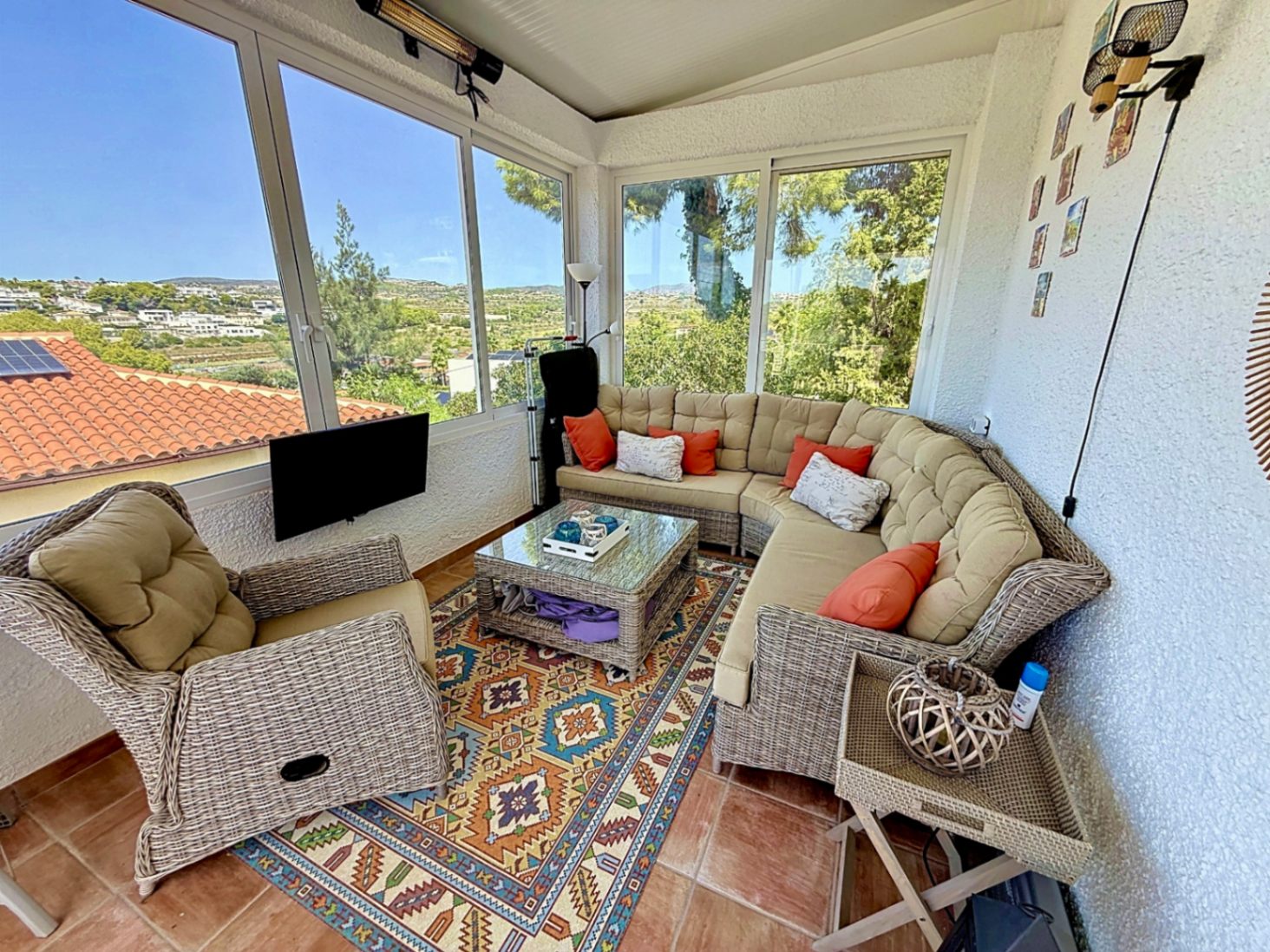 Villa de 4 dormitorios reformada con piscina privada y cocina exterior, Moraira