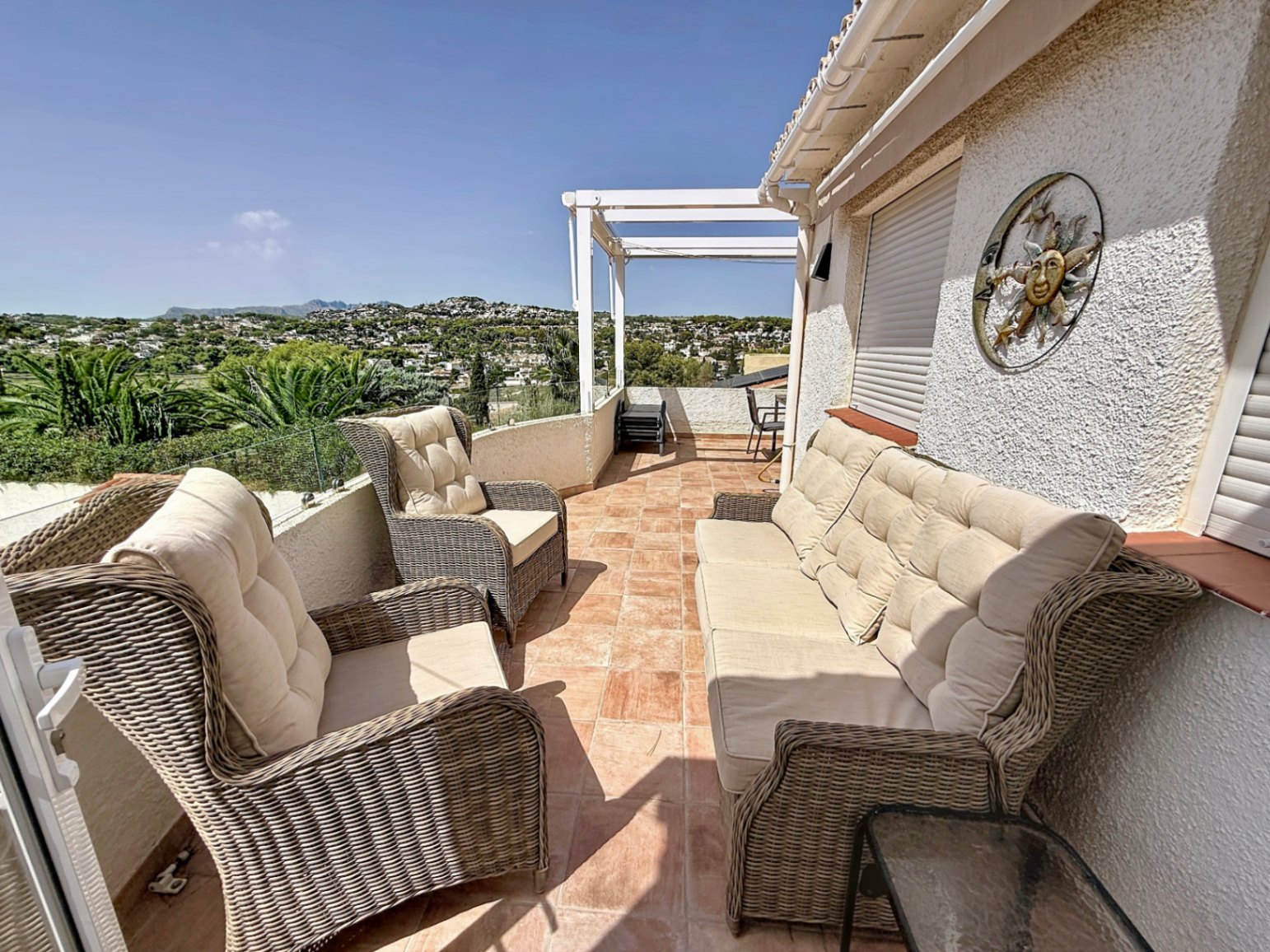 Villa de 4 dormitorios reformada con piscina privada y cocina exterior, Moraira