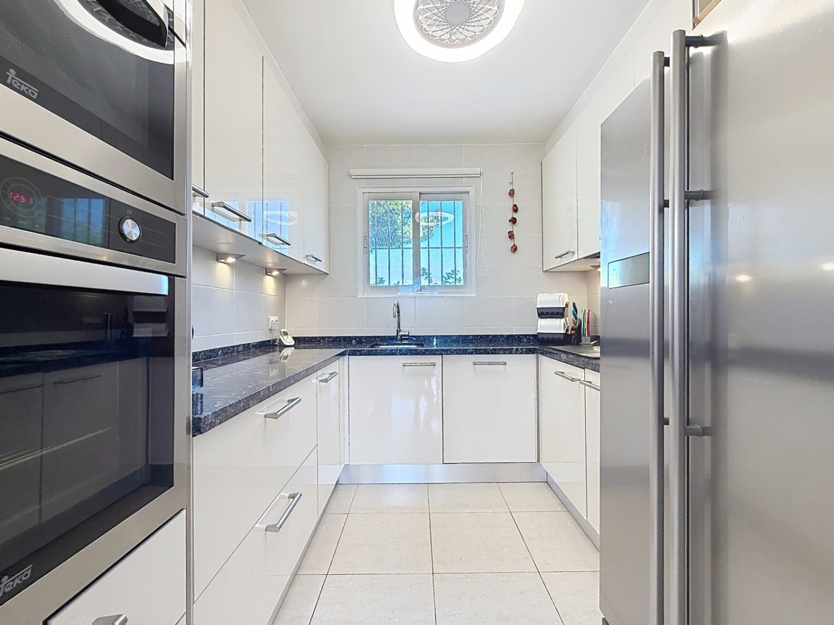 Villa de 4 dormitorios reformada con piscina privada y cocina exterior, Moraira