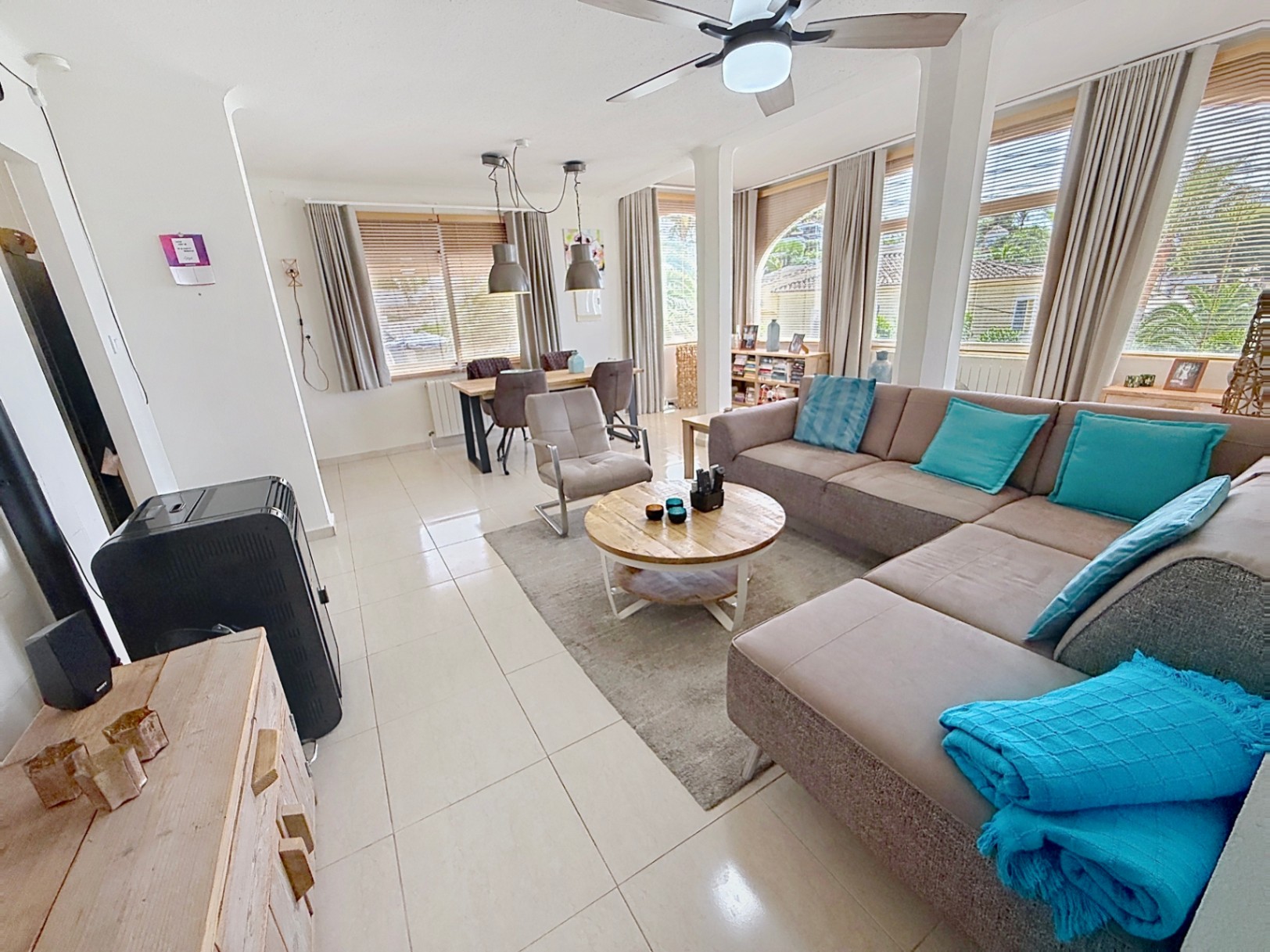 Villa de 4 dormitorios reformada con piscina privada y cocina exterior, Moraira