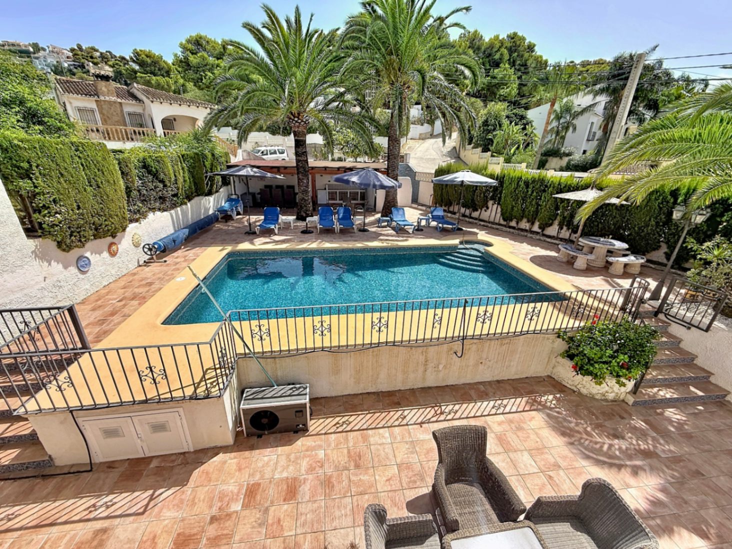 Villa de 4 dormitorios reformada con piscina privada y cocina exterior, Moraira