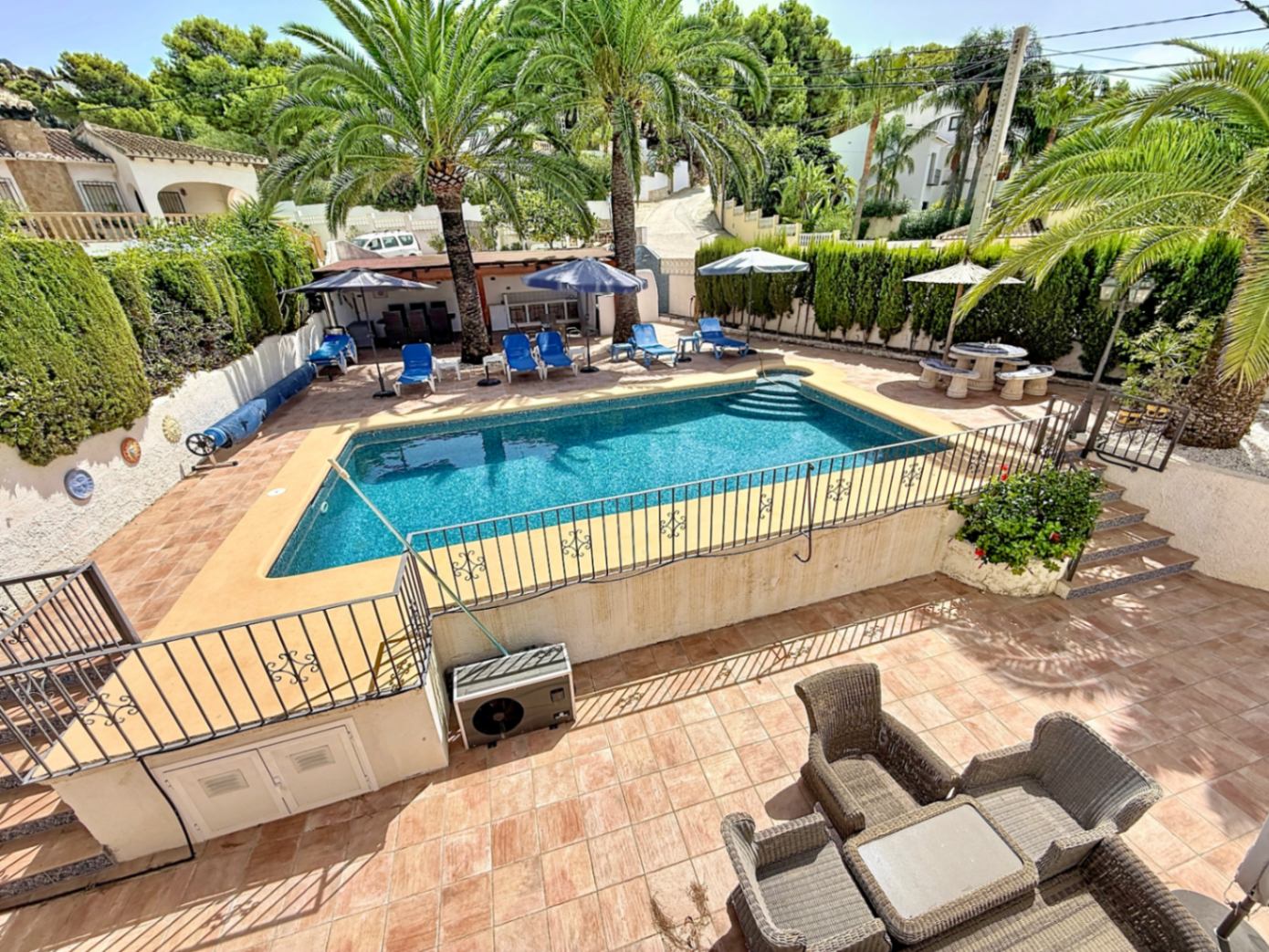 Villa de 4 dormitorios reformada con piscina privada y cocina exterior, Moraira