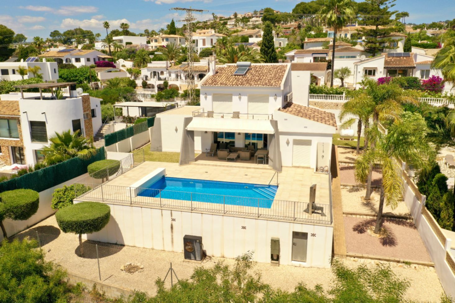 Preciosa villa de 3 habitaciones con vistas al mar y piscina climatizada, Moraira