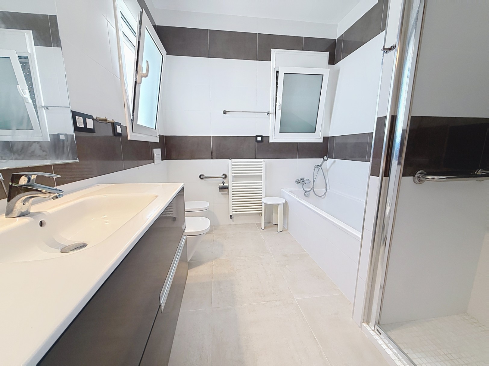 Preciosa villa de 3 habitaciones con vistas al mar y piscina climatizada, Moraira