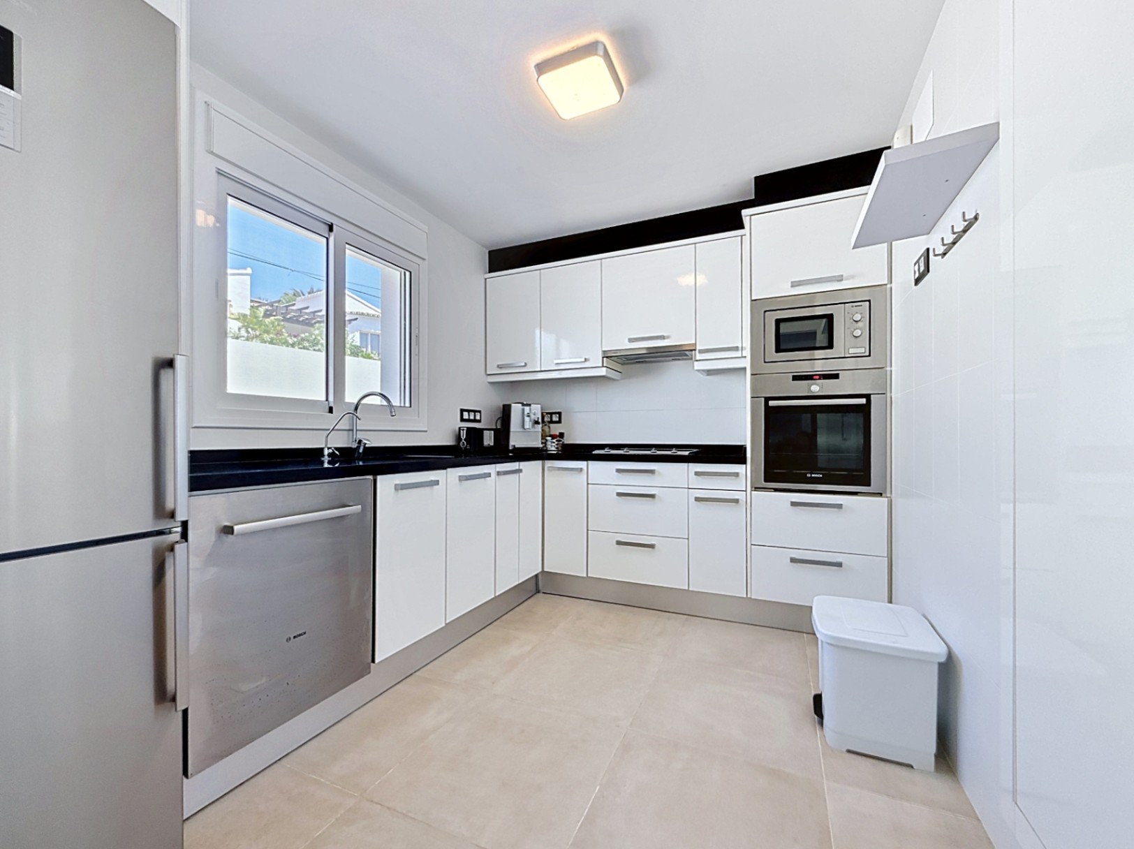 Preciosa villa de 3 habitaciones con vistas al mar y piscina climatizada, Moraira