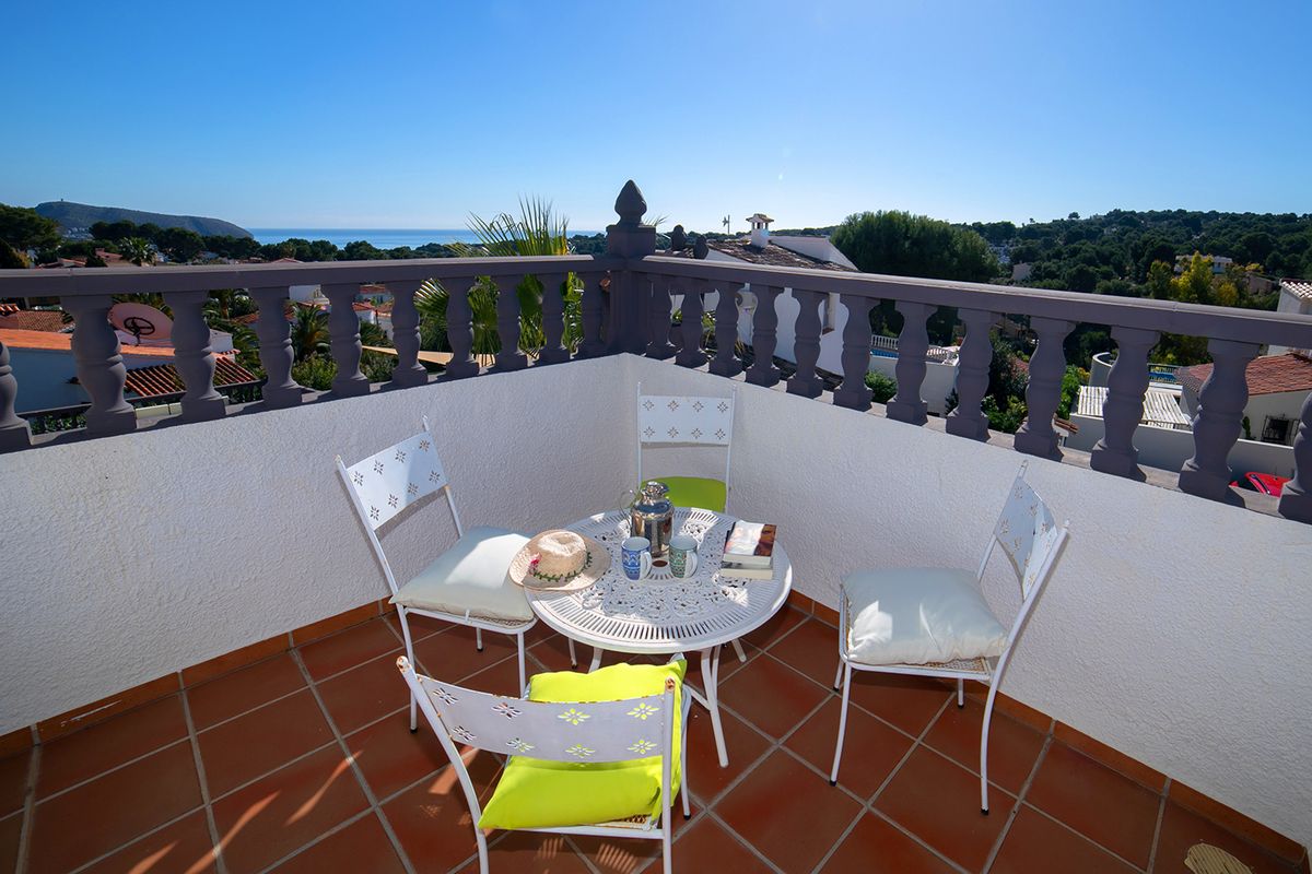Espectacular Villa Mediterránea con Vistas al Mar y Piscina Privada en Moraira