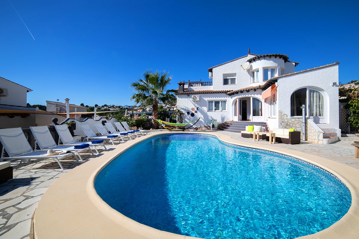 Espectacular Villa Mediterránea con Vistas al Mar y Piscina Privada en Moraira