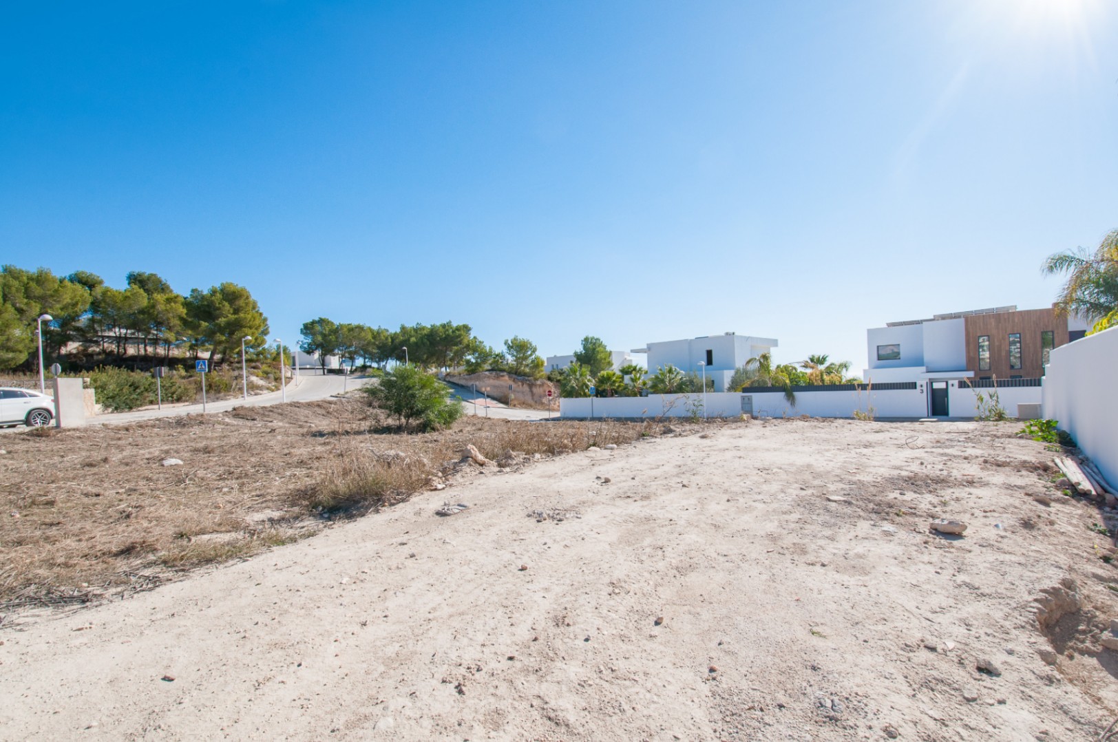 NEARLY FLAT BUILDING PLOT WITH SOME SEA VIEWS IN MORAIRA