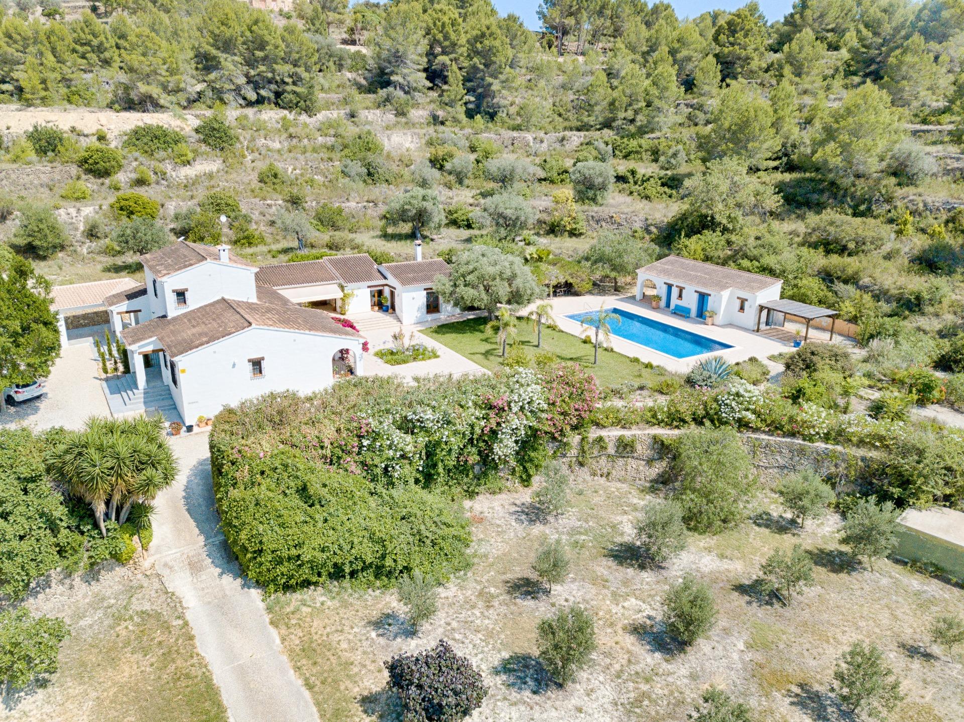 FANTASTIC FINCA WITH BEAUTIFUL VIEWS AND TRANQUILITY IN BENISSA